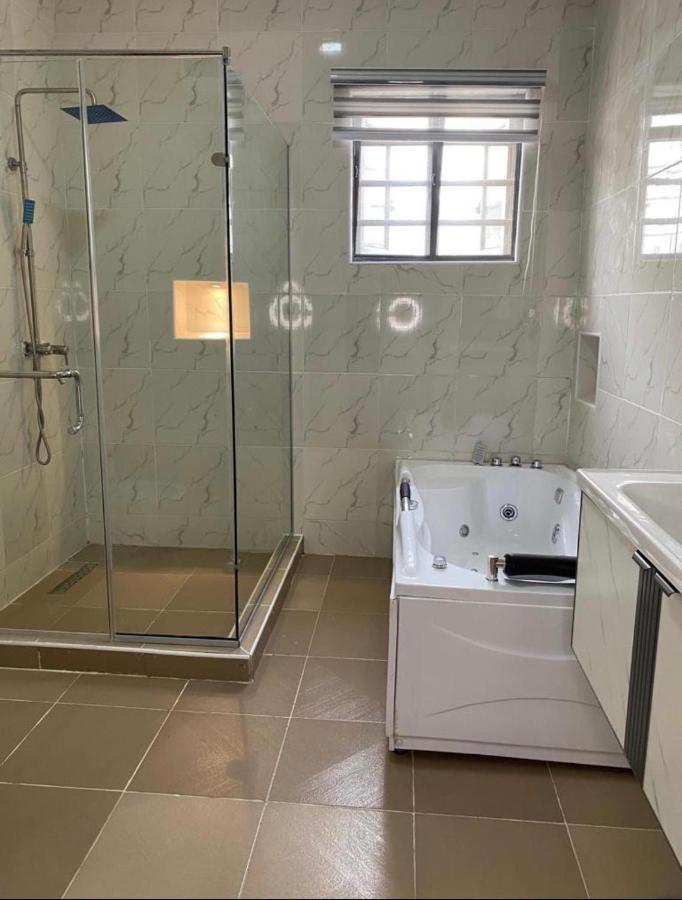 Urban Retreat Luxury Shortlet Apartment Lekki Ajah Lagos With Pool And Gym Exterior foto